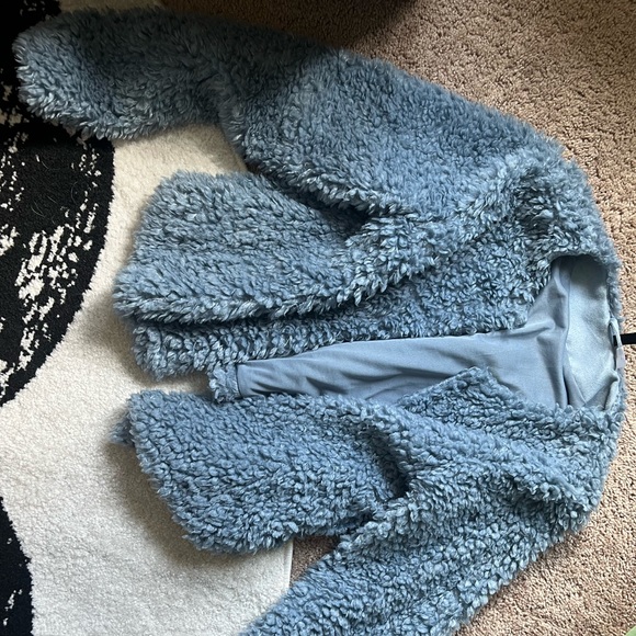 H&M medium sized plush jacket/ slightly cropped. Hardly worn - Picture 1 of 5